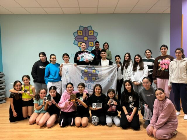 📸 Foto de la familia Mar de Violetas Danza con todos los trofeos 🏆 y diplomas 📜 obtenidos en @delartfestival. Sí, todavía estamos con resaca emocional. ¡Qué orgullo! 😍

#clasesdanza #monitordeportivo #danza #gimnasio #deporte #salud #deporteasturias #entrenadorpersonal #asturias #ﬁtness #artes #centromdvllanera #gimnasioasturias #llanera #llanera #deporte #bienestar #clasesdebaile #deportellanera